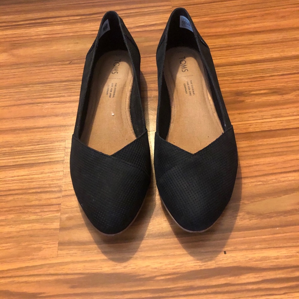 Toms. Julie flat